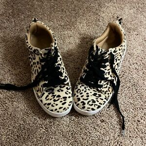 Leopard feeling sneaker. Size 9.
